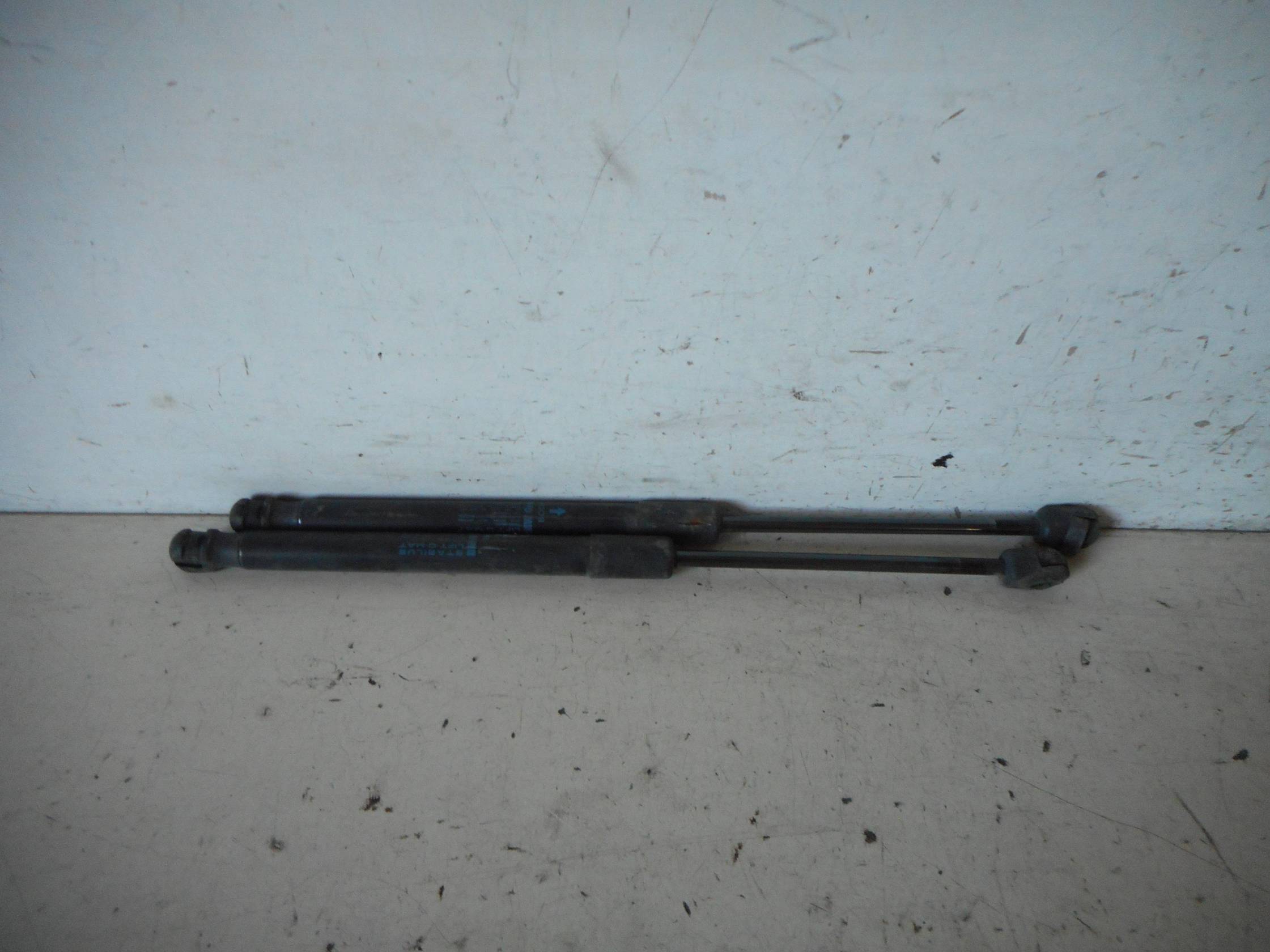 Asta ammortizzante cofano ant. sx.